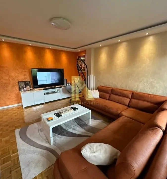 Prodaja, trosoban stan, 80m², Novo naselje, Novi Sad