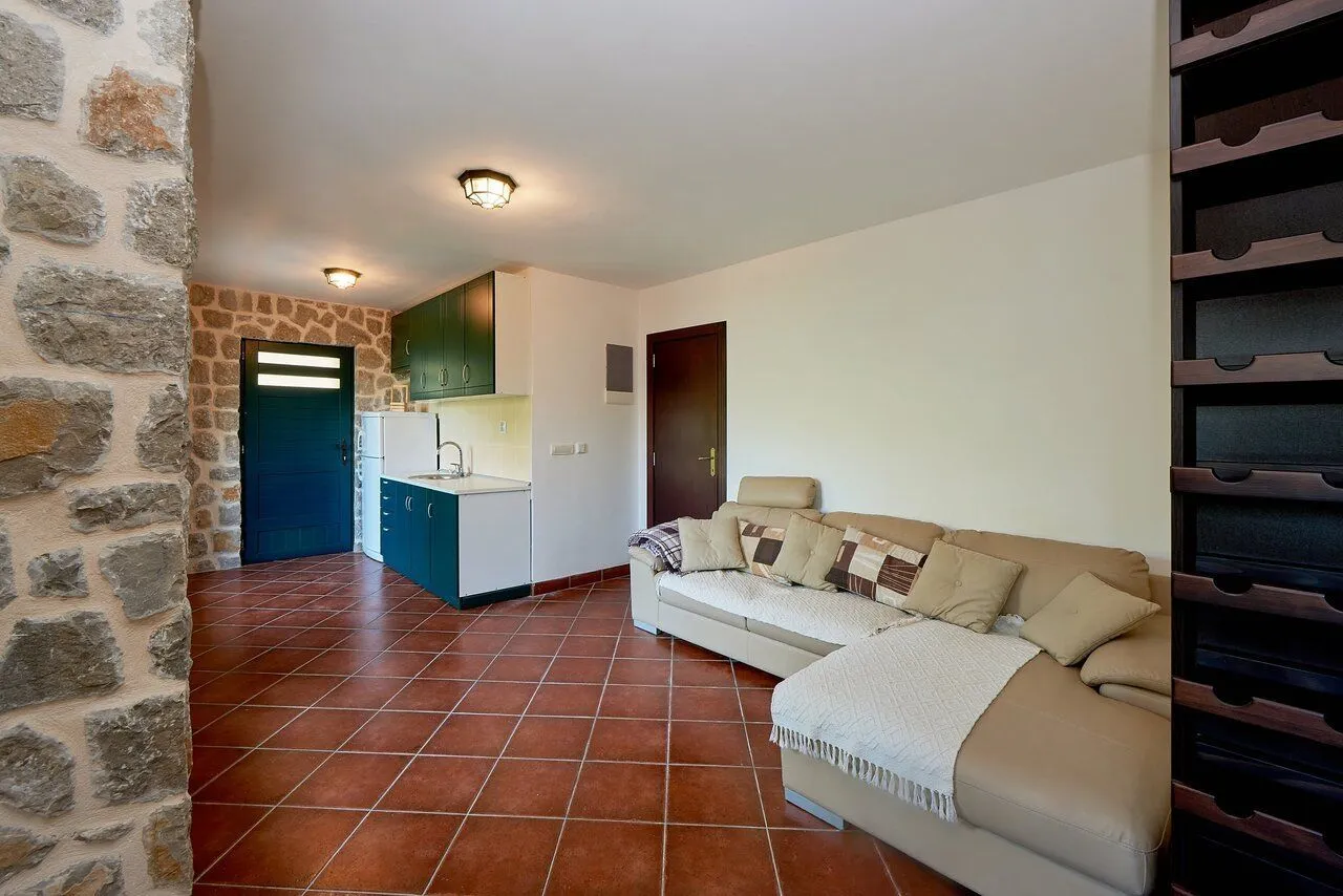 Sale, house, 235m², Kostanjica, Kotor