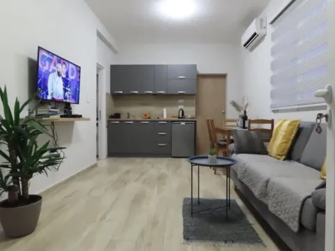 Izdavanje, kuća, 50m², Tivat, Crna Gora - image 2