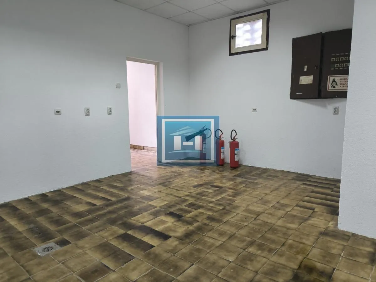 Sale, office space, 230m², Ćuprija, Srbija
