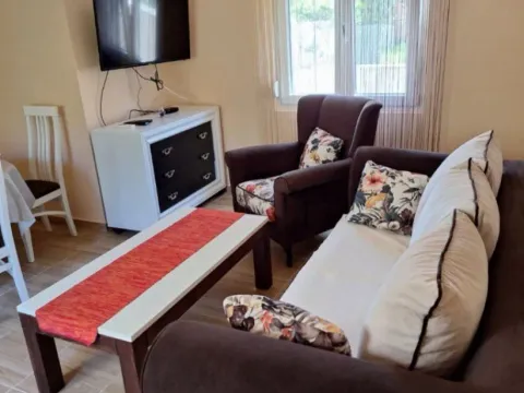 Izdavanje, dvosoban stan, 60m², Seljanovo, Tivat - image 2