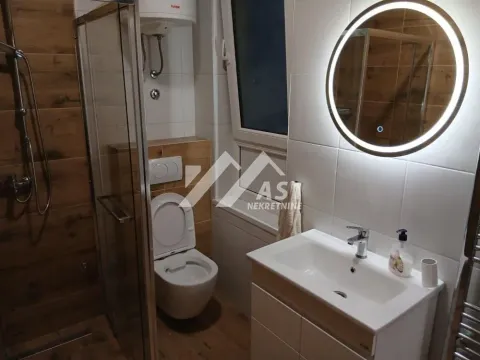 Izdavanje, trosoban stan, 61m², Centar, Novi Sad - image 8
