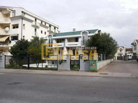 Sale, house, 350m², Stari Aerodrom, Podgorica - image 1