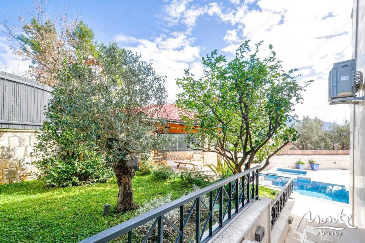 Prodaja, kuća, 240m², Tivat, Crna Gora