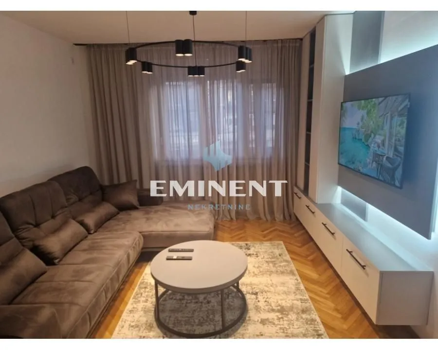 Izdavanje, dvosoban stan, 49m², Stari Grad, Beograd