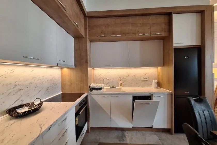 Izdavanje, trosoban stan, 78m², Beograd Na Vodi, Beograd