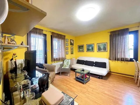 Kuća in Palilula Sve Podlokacije