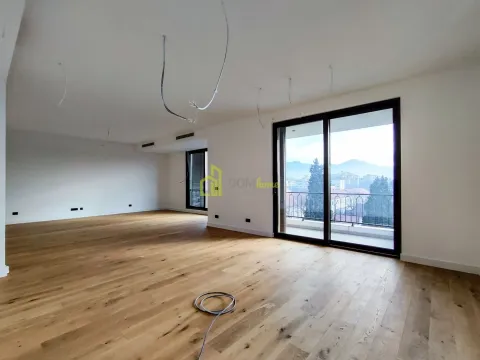 Izdavanje, trosoban stan, 143m², Centar, Podgorica - image 18