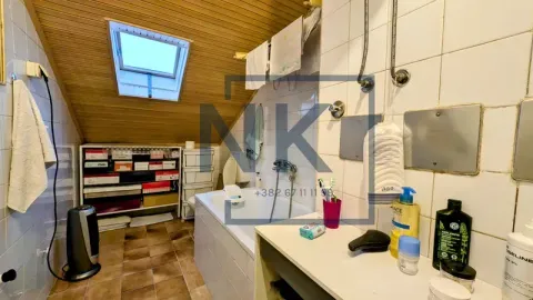Prodaja, četvorosoban stan, 140m², Centar, Podgorica - image 17
