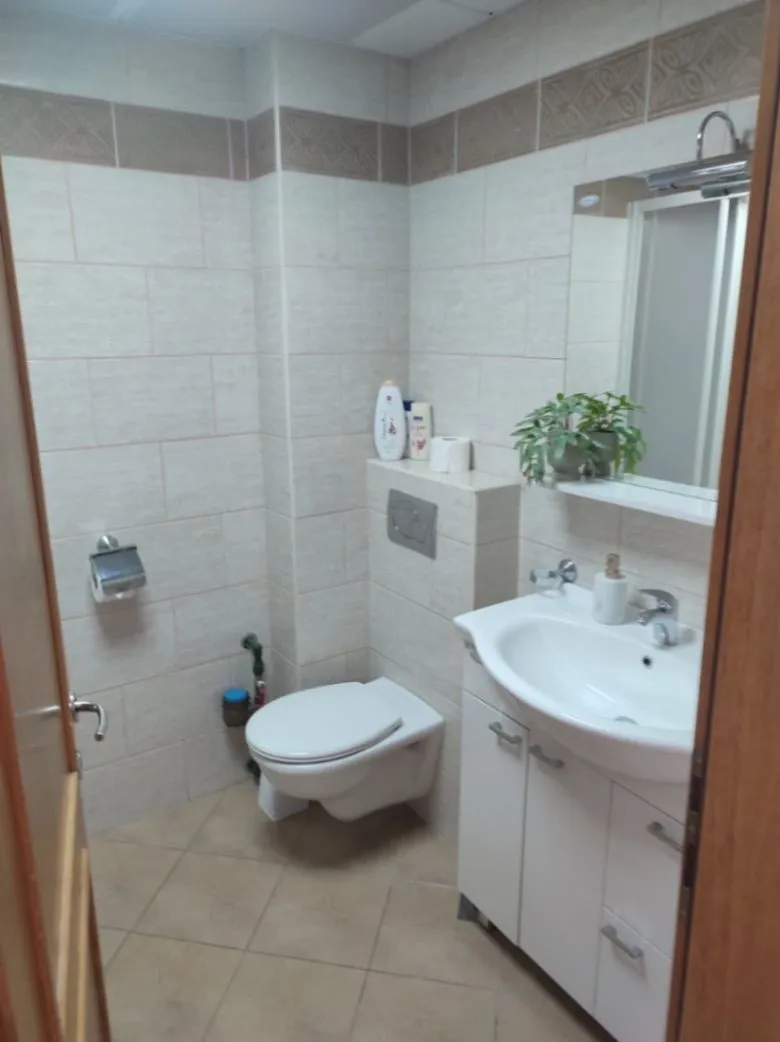 Izdavanje, dvosoban stan, 57m², Bečići, Budva