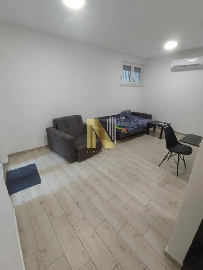 Izdavanje, garsonjera, 30m², Centar, Novi Sad