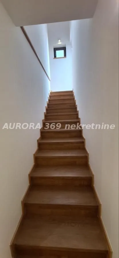 Izdavanje, kuća, 247m², Sremska Kamenica, Petrovaradin