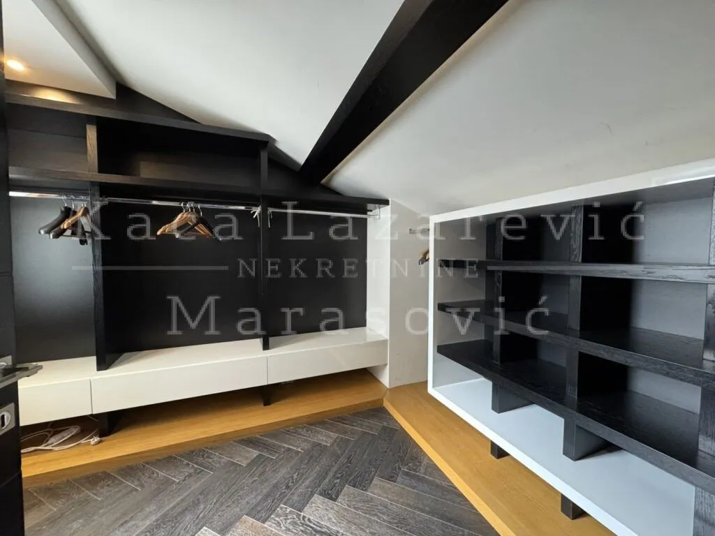 Prodaja, trosoban stan, 117m², Crveni Krst, Beograd