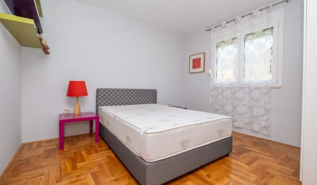 Prodaja, kuća, 200m², Tološi, Podgorica