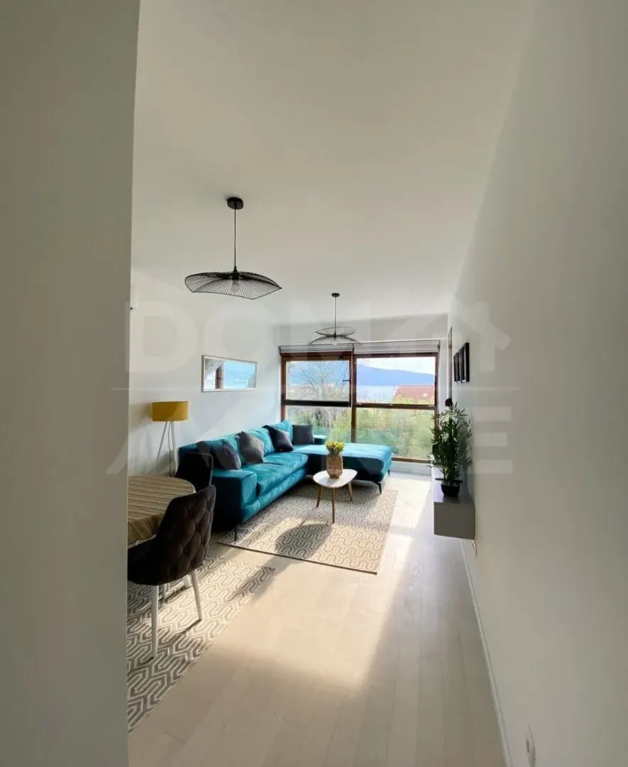Izdavanje, jednosoban stan, 40m², Tivat, Crna Gora