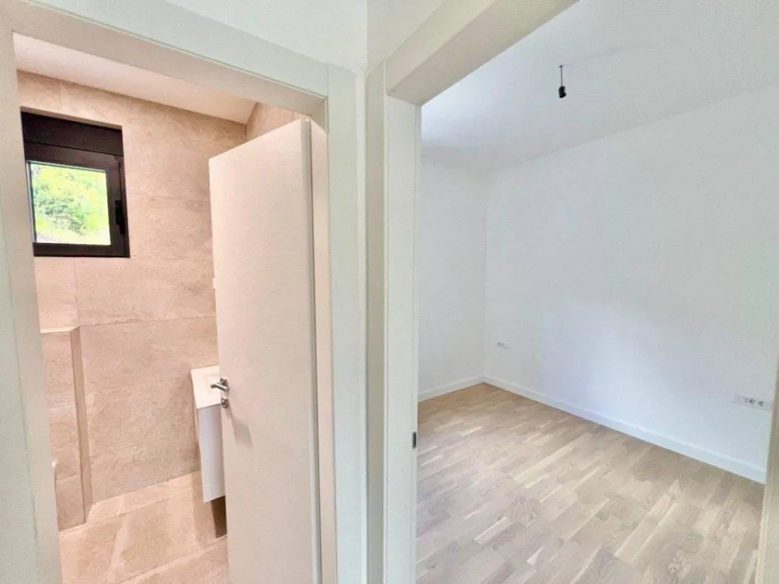Prodaja, dvosoban stan, 72m², Dobrota, Kotor