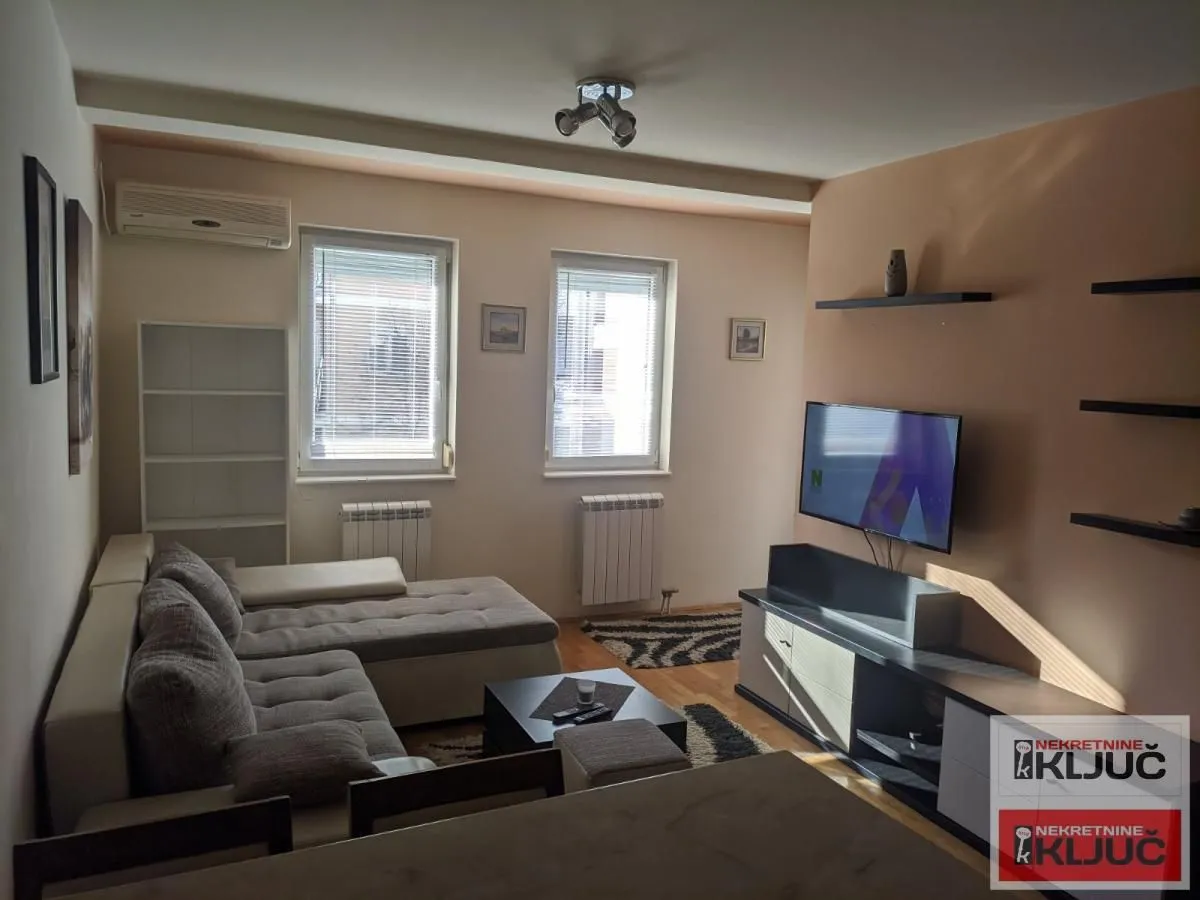 Izdavanje, dvosoban stan, 47m², Bulevar Oslobodjenja, Novi Sad Sve Podlokacije