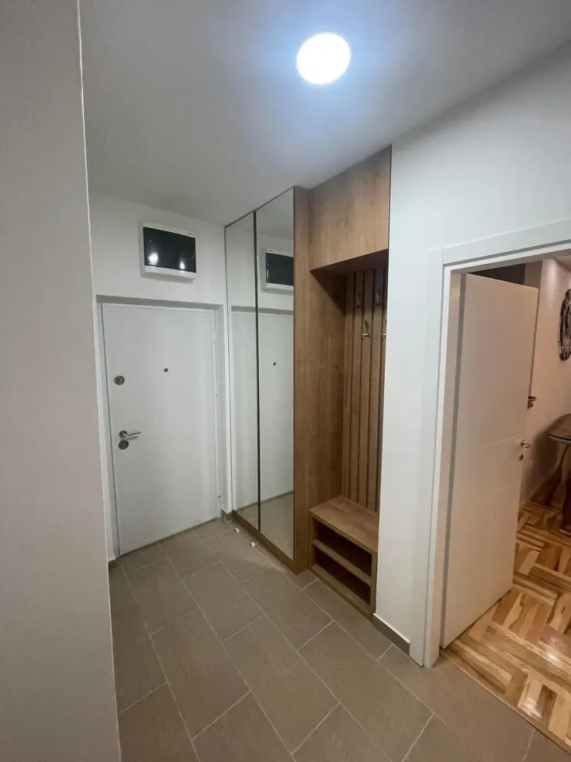 Izdavanje, dvosoban stan, 60m², Stari Aerodrom, Podgorica