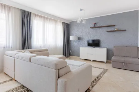 Rent, one bedroom apartment, 72m², Bečići, Budva - image 2