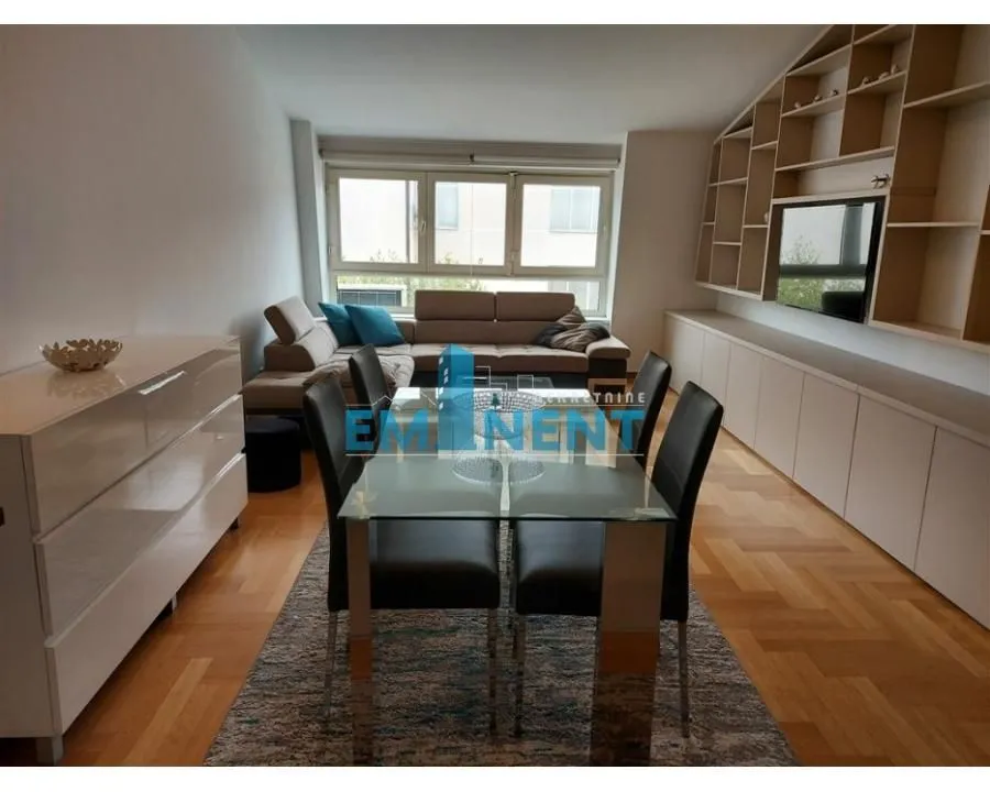 Izdavanje, trosoban stan, 63m², Kalenić Pijaca, Vračar Sve Podlokacije