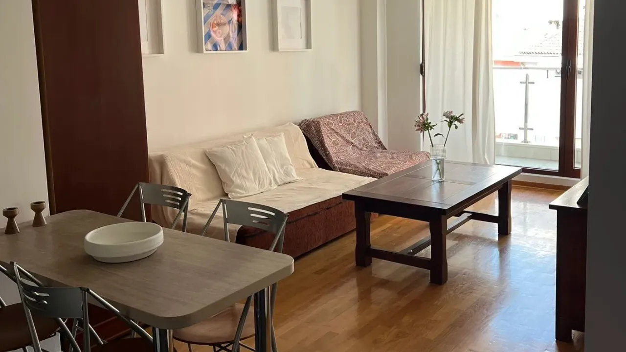 Izdavanje, dvosoban stan, 47m², Budva, Crna Gora