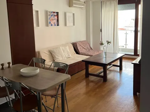 Izdavanje, dvosoban stan, 47m², Budva, Crna Gora