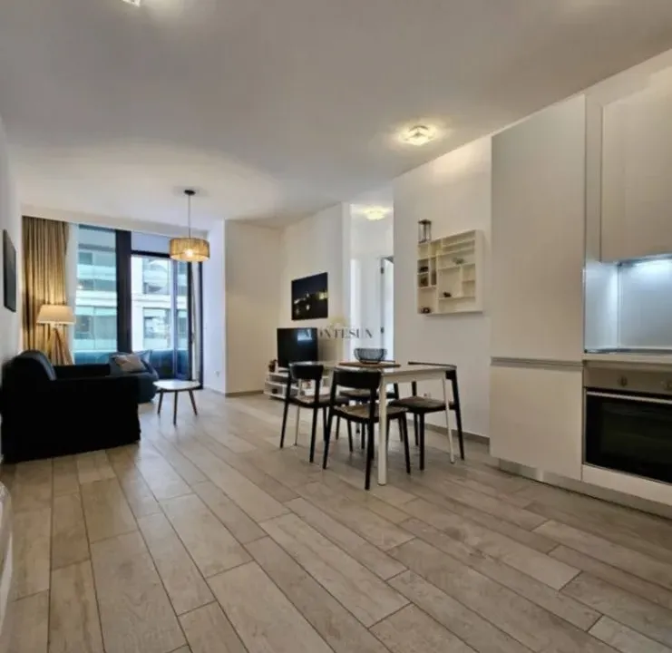 Izdavanje, dvosoban stan, 72m², Centar, Budva