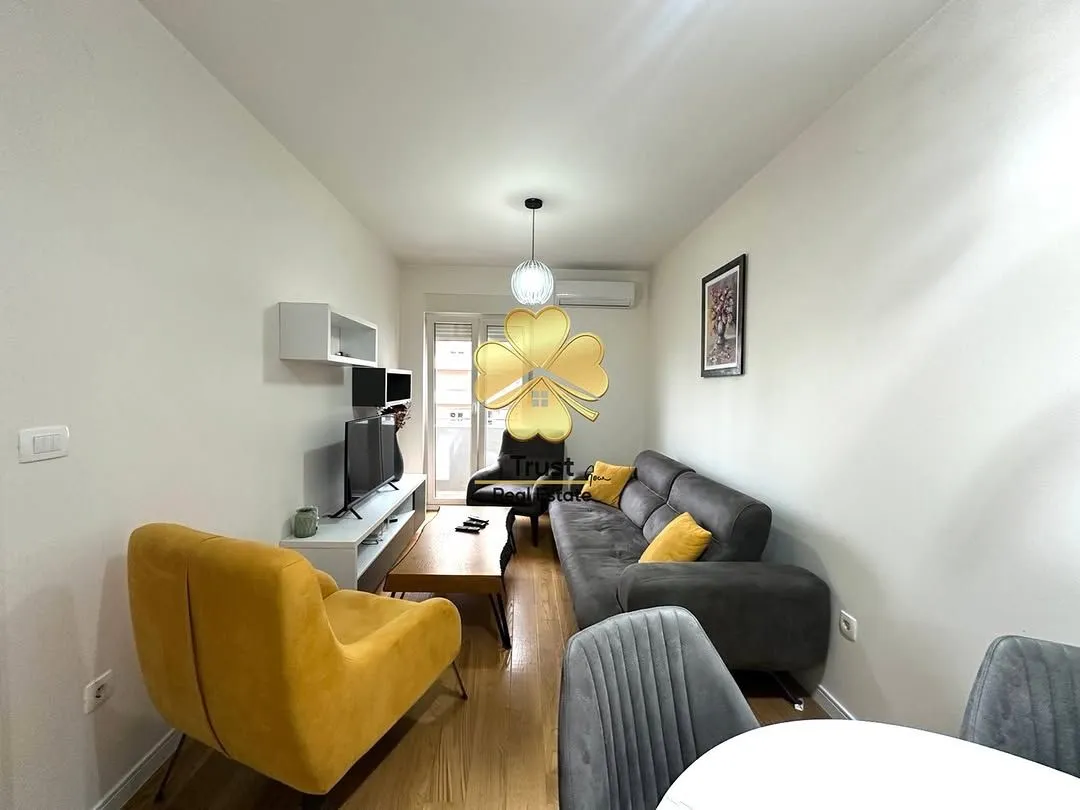 Izdavanje, jednosoban stan, 43m², Central Point, Podgorica