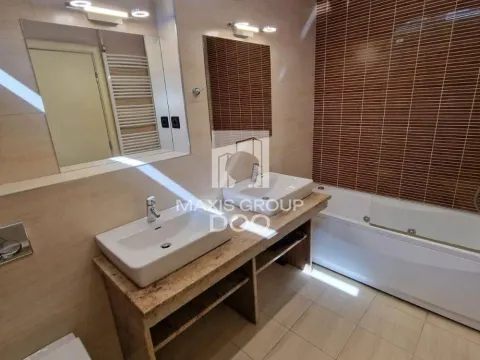 Izdavanje, četvorosoban stan, 148m², Savski Venac, Beograd - image 11