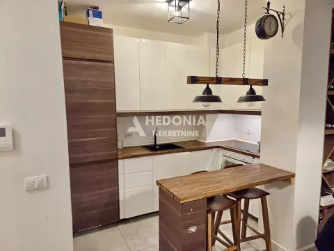 Prodaja, dvosoban stan, 50m², Zemun Centar, Zemun Sve Podlokacije - image 4