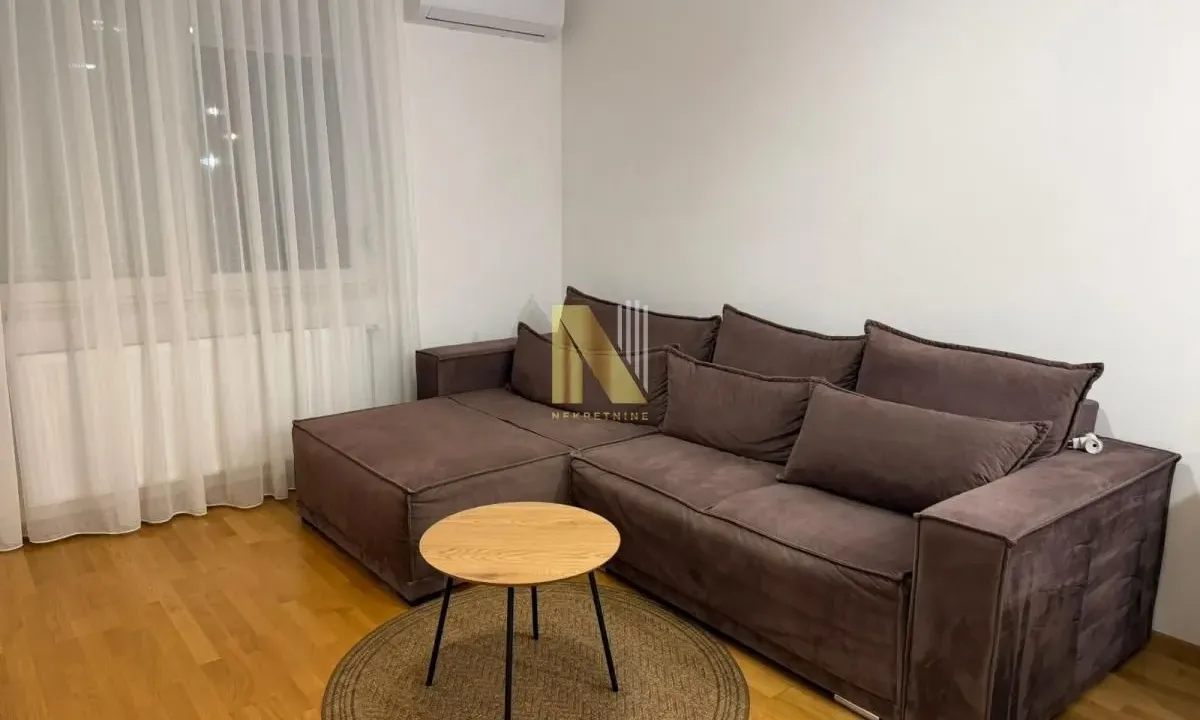 Izdavanje, dvosoban stan, 45m², Novi Sad, Srbija