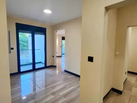 Prodaja, trosoban stan, 111m², Vezirov Most, Podgorica - image 8