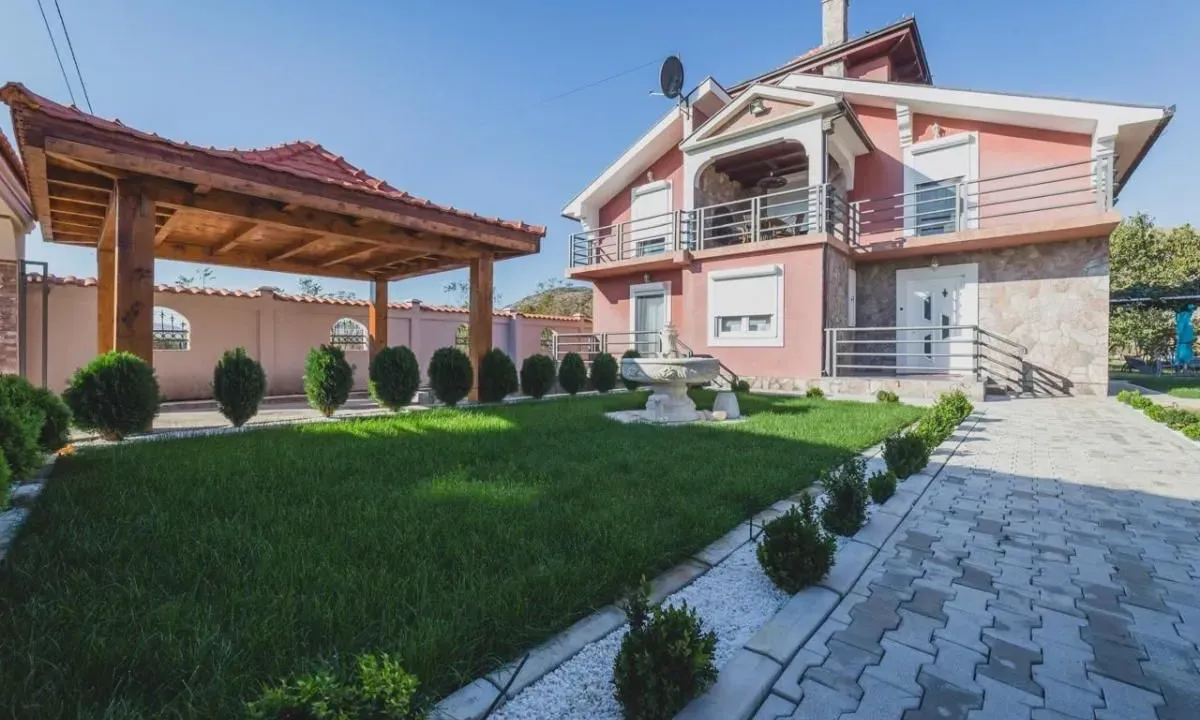 Prodaja, kuća, 200m², Donji Kokoti, Podgorica