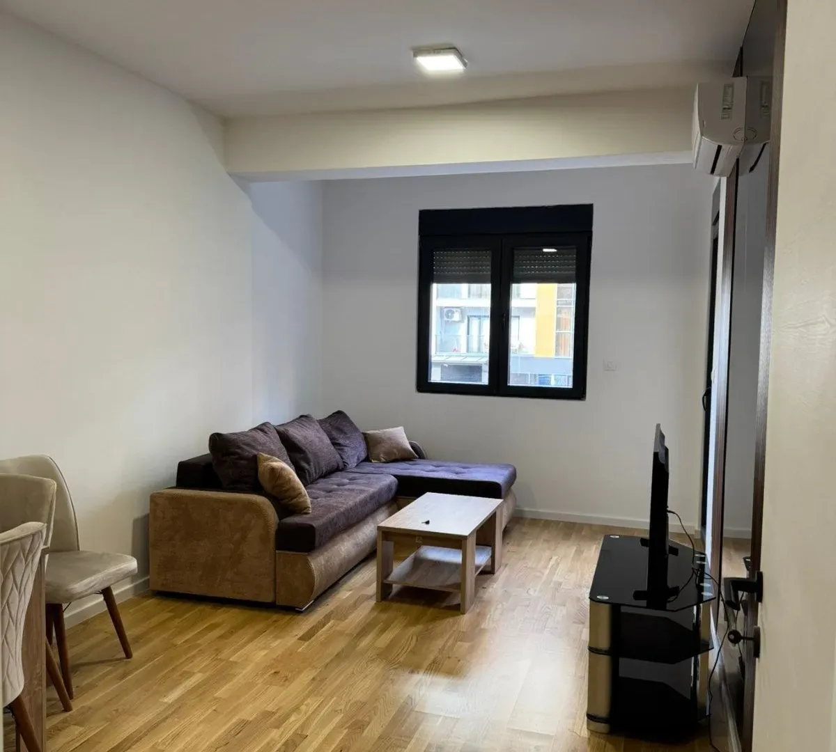 Izdavanje, jednosoban stan, 43m², Stari Aerodrom, Podgorica