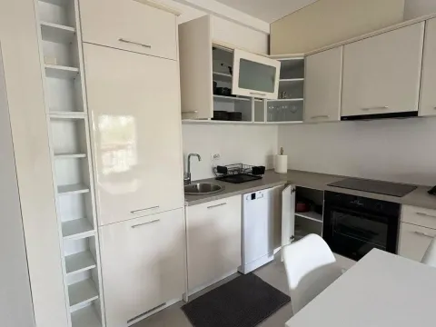 Rent, one bedroom apartment, 42m², Pod Kuk, Tivat - image 4