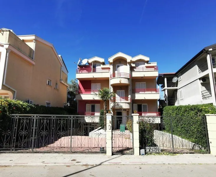 Rent, office space, 200m², Tološka šuma, Podgorica