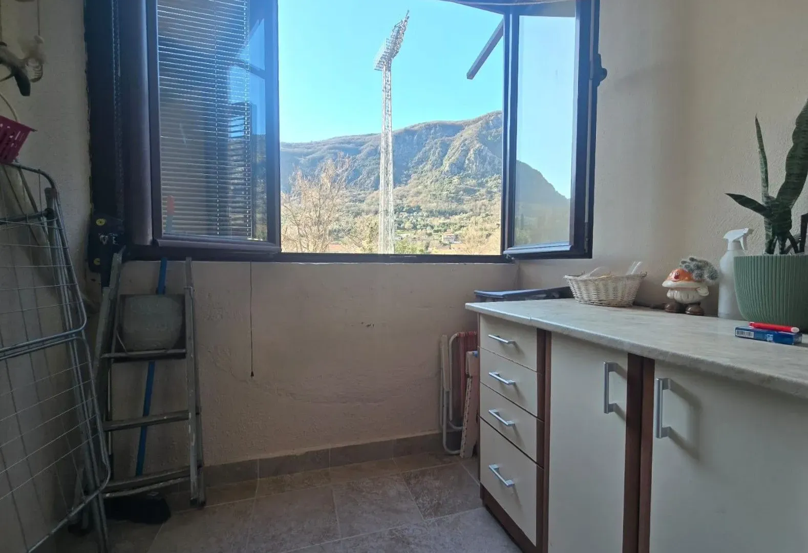 Prodaja, jednosoban stan, 35m², Škaljari, Kotor