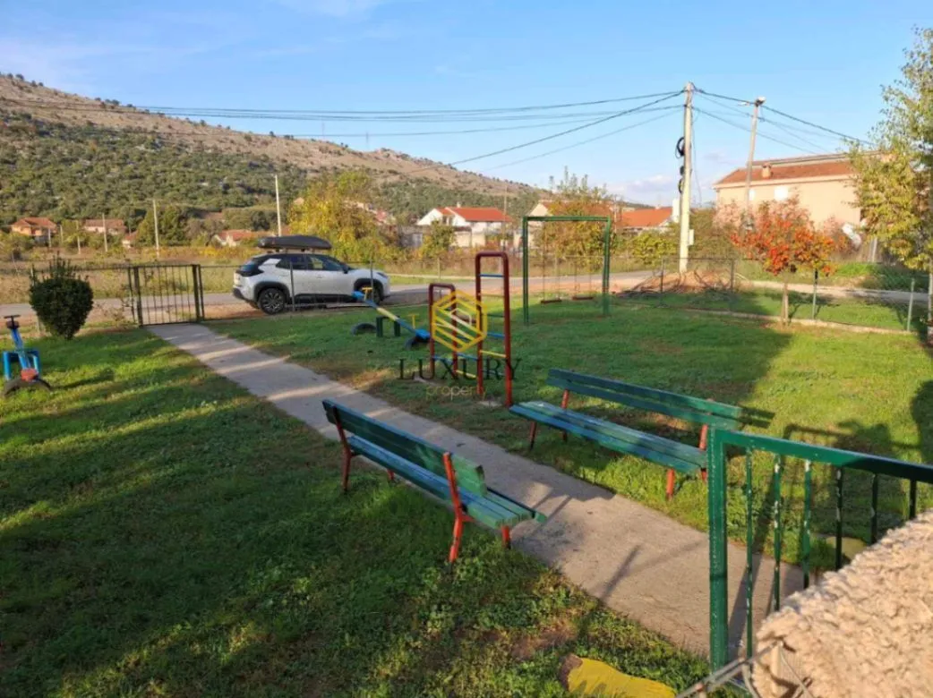 Prodaja, jednosoban stan, 48m², Tološi, Podgorica