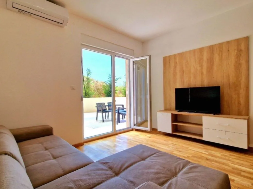 Izdavanje, jednosoban stan, 50m², Bečići, Budva