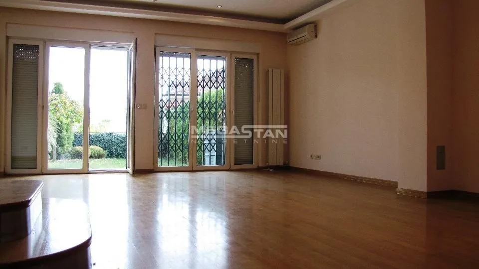 Sale, house, 215m², Savski Venac, Beograd