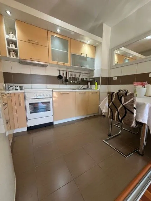Izdavanje, dvosoban stan, 75m², City Kvart, Podgorica