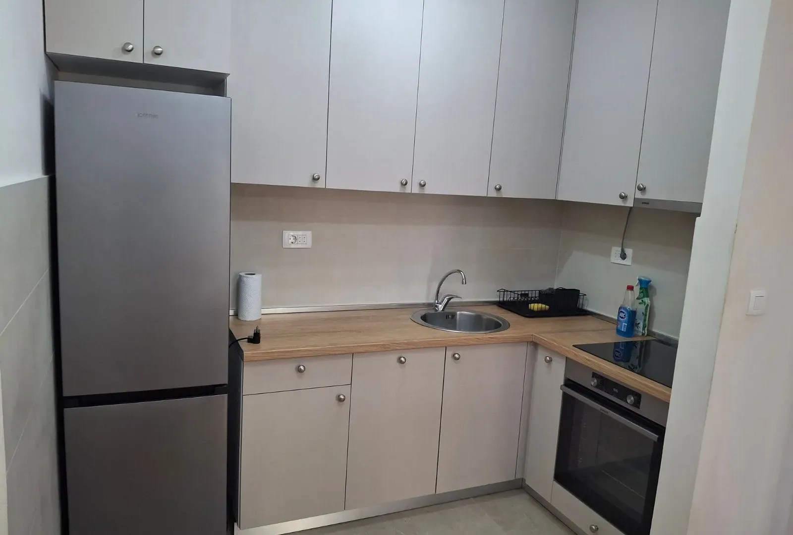 Izdavanje, jednosoban stan, 40m², Pobrežje, Podgorica