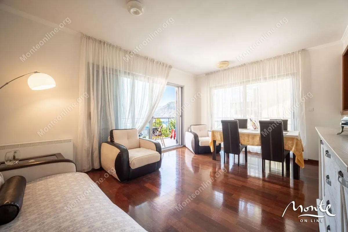 Prodaja, dvosoban stan, 81m², Dobrota, Kotor