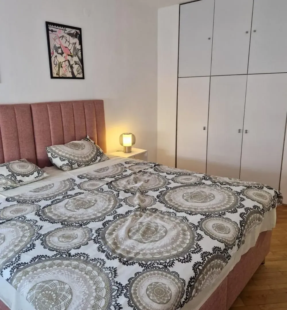 Izdavanje, četvorosoban stan, 100m², Vračar Hram, Vračar Sve Podlokacije