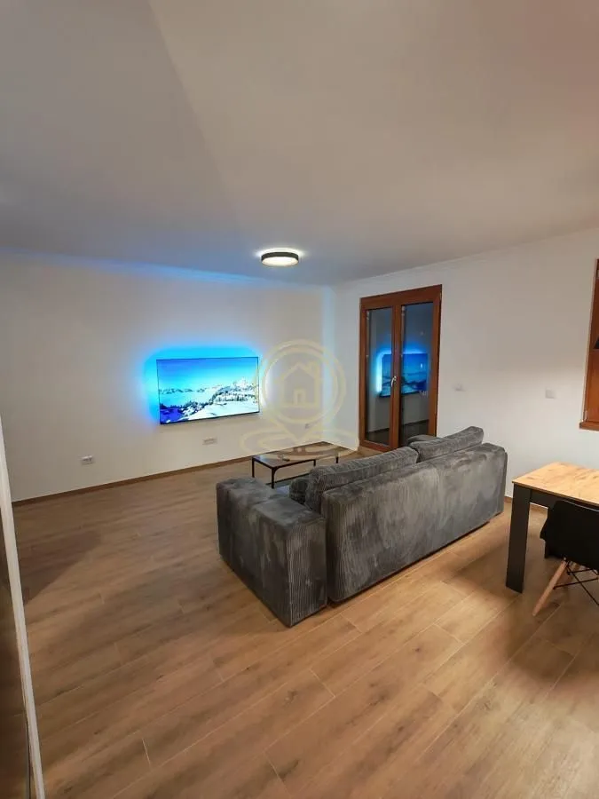 Izdavanje, trosoban stan, 80m², Savski Venac, Beograd