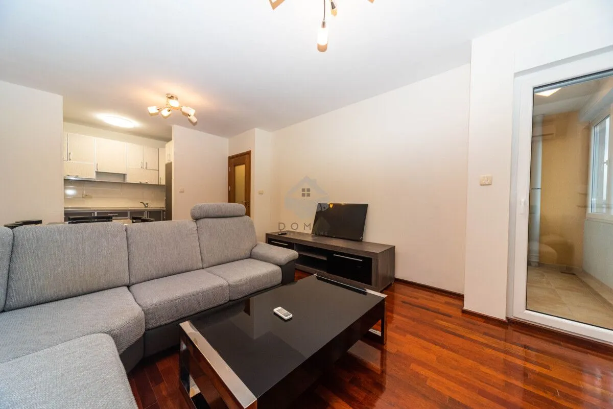 Izdavanje, trosoban stan, 75m², Stari Aerodrom, Podgorica