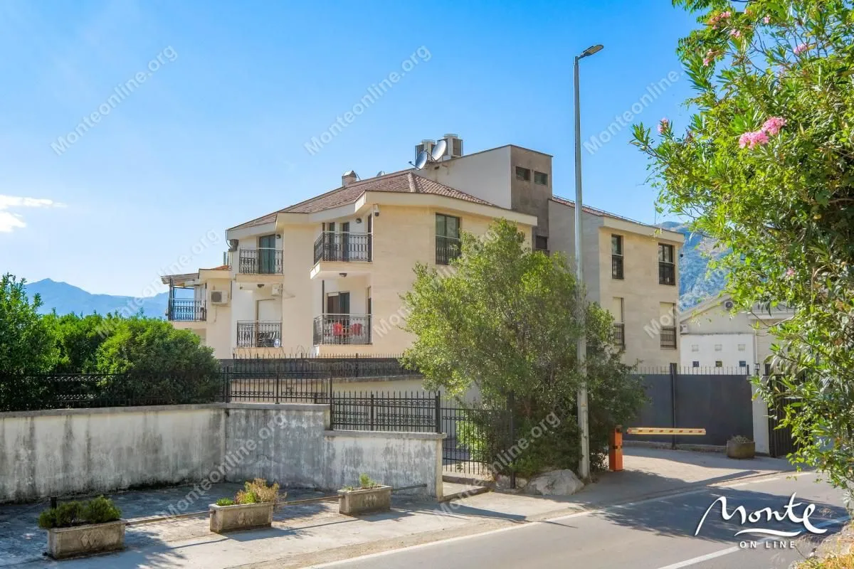 Prodaja, dvosoban stan, 85m², Dobrota, Kotor