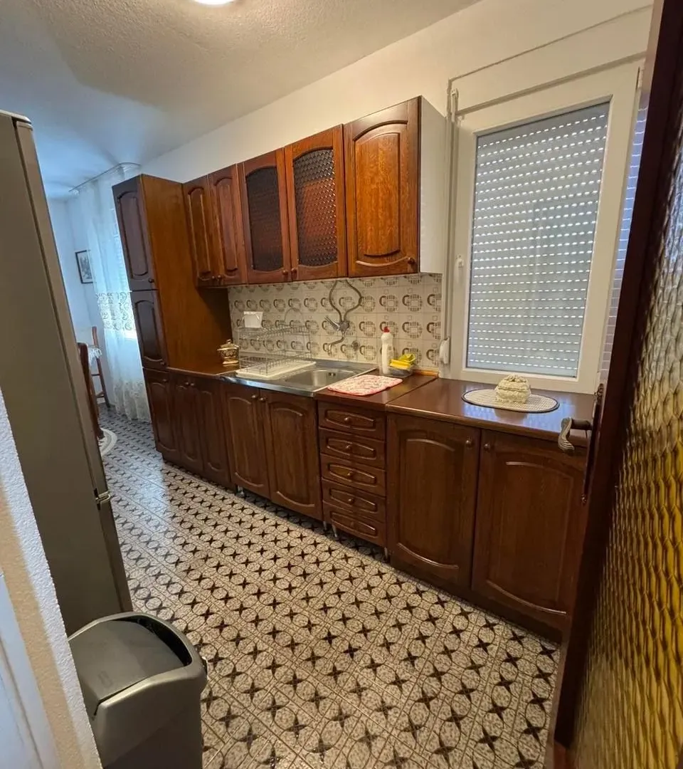 Izdavanje, dvosoban stan, 75m², Gornja Gorica, Podgorica