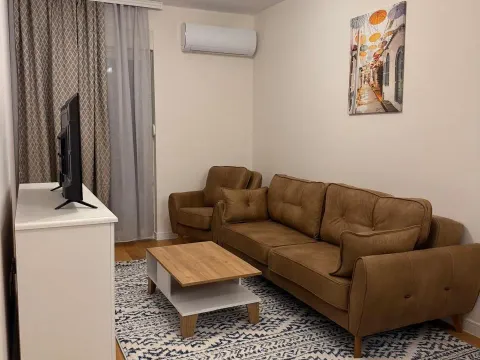 Izdavanje, jednosoban stan, 40m², City Kvart, Podgorica