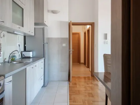 Prodaja, dvosoban stan, 75m², Stari Aerodrom, Podgorica - image 3